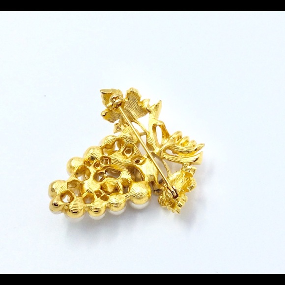 Vintage Faux Pearl Brooch Pin Grape cluster GP - Picture 2 of 4